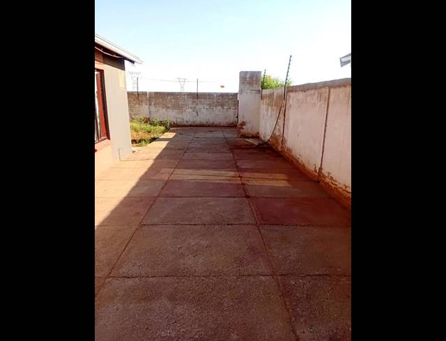 2 BEDROOM HOUSE FOR SALE IN PROTEA GLEN